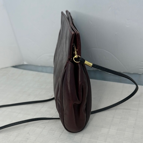 Salvatore Ferragamo Burgundy leather Shoulder Bag - Picture 5 of 12